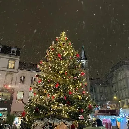Art & Luxury Bedroom At The Heart Historical Center Timebasishotel *