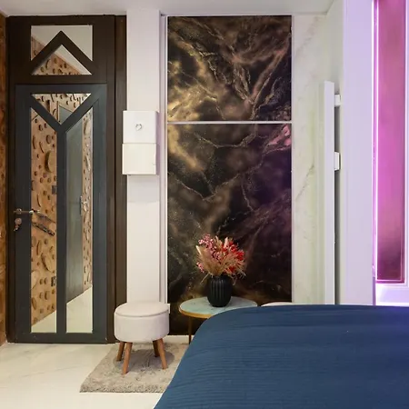 Yetişkin Oteli Art & Luxury Bedroom At The Heart Historical Center Mulhouse