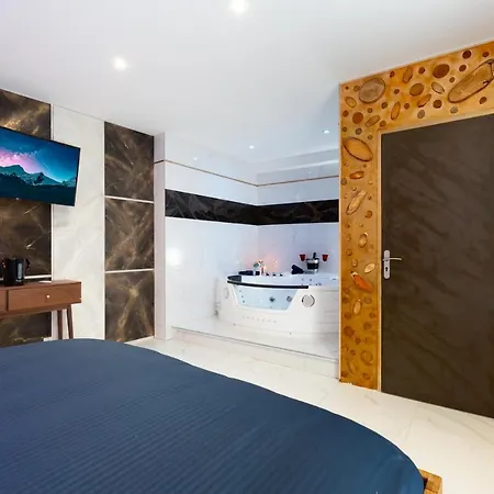 Timebasishotel Art & Luxury Bedroom At The Heart Historical Center *