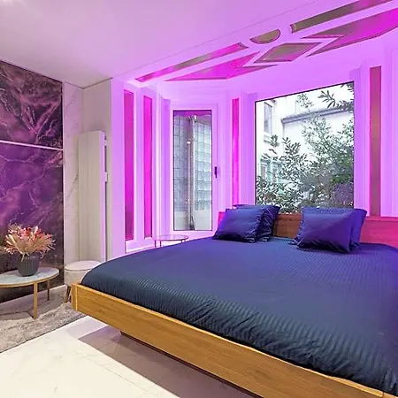 Art & Luxury Bedroom At The Heart Historical Center Hodinový hotel *