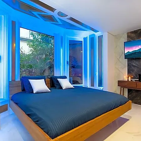 Hodinový hotel Art & Luxury Bedroom At The Heart Historical Center *